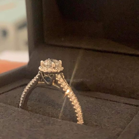 Vera Wang Engagement Ring .7 TW - Picture 2 of 3